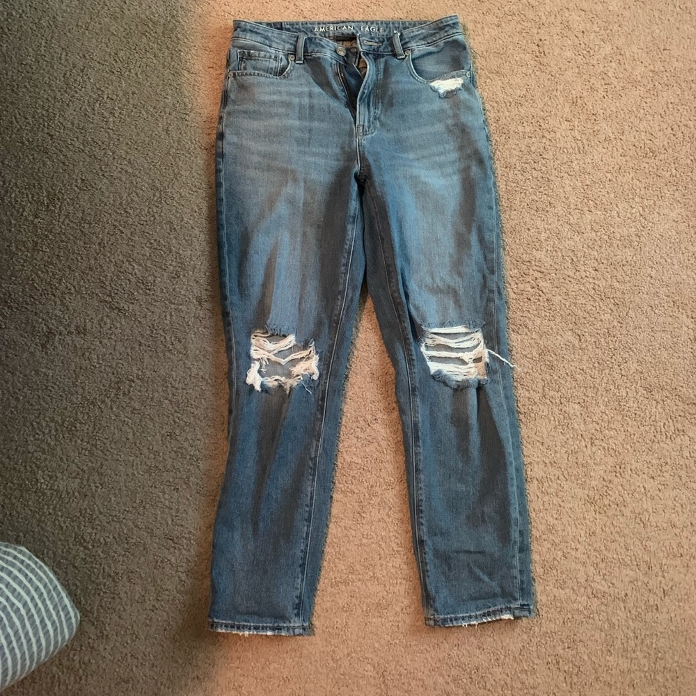American Eagle mom Jean